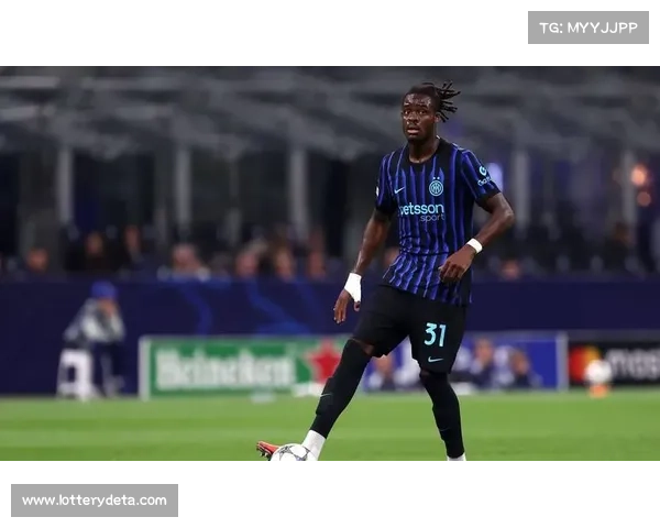 迪马尔科助攻帽子戏法后指向看台，国米球迷高呼其名